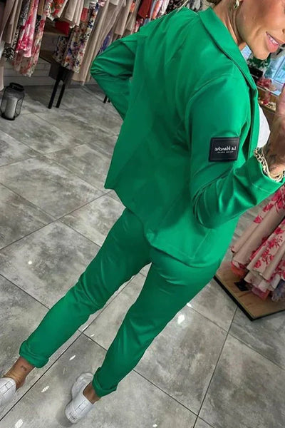 Liv | Personlig sett med myk blazer og løse joggebukser