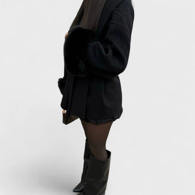 Woolcat – Elegant kåpe med detaljer i ekte pels